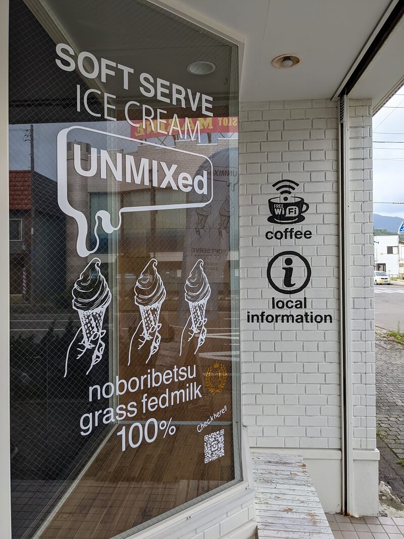 UNMIXed SOFT SERVE ICECREAMの店舗外観